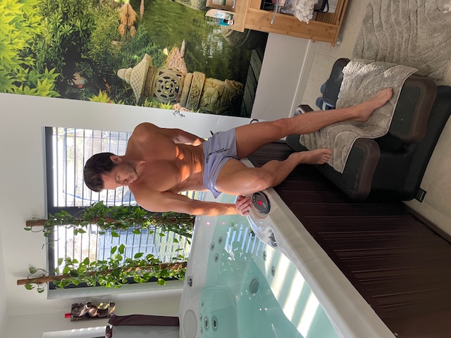Pantaloni scurți de baie Roberto Lucca în condiții reale — baie termală, piscină și mare. Astfel testăm fiecare model la DESSUE.